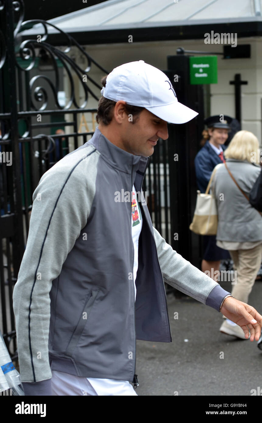 Londres, Royaume-Uni, 1 juillet 2016, Roger Federer arrive. Pour toute arrivée le vendredi à la cinquième journée de Championnat de Tennis Wimbledon le 2016. Credit : JOHNNY ARMSTEAD/Alamy Live News Banque D'Images