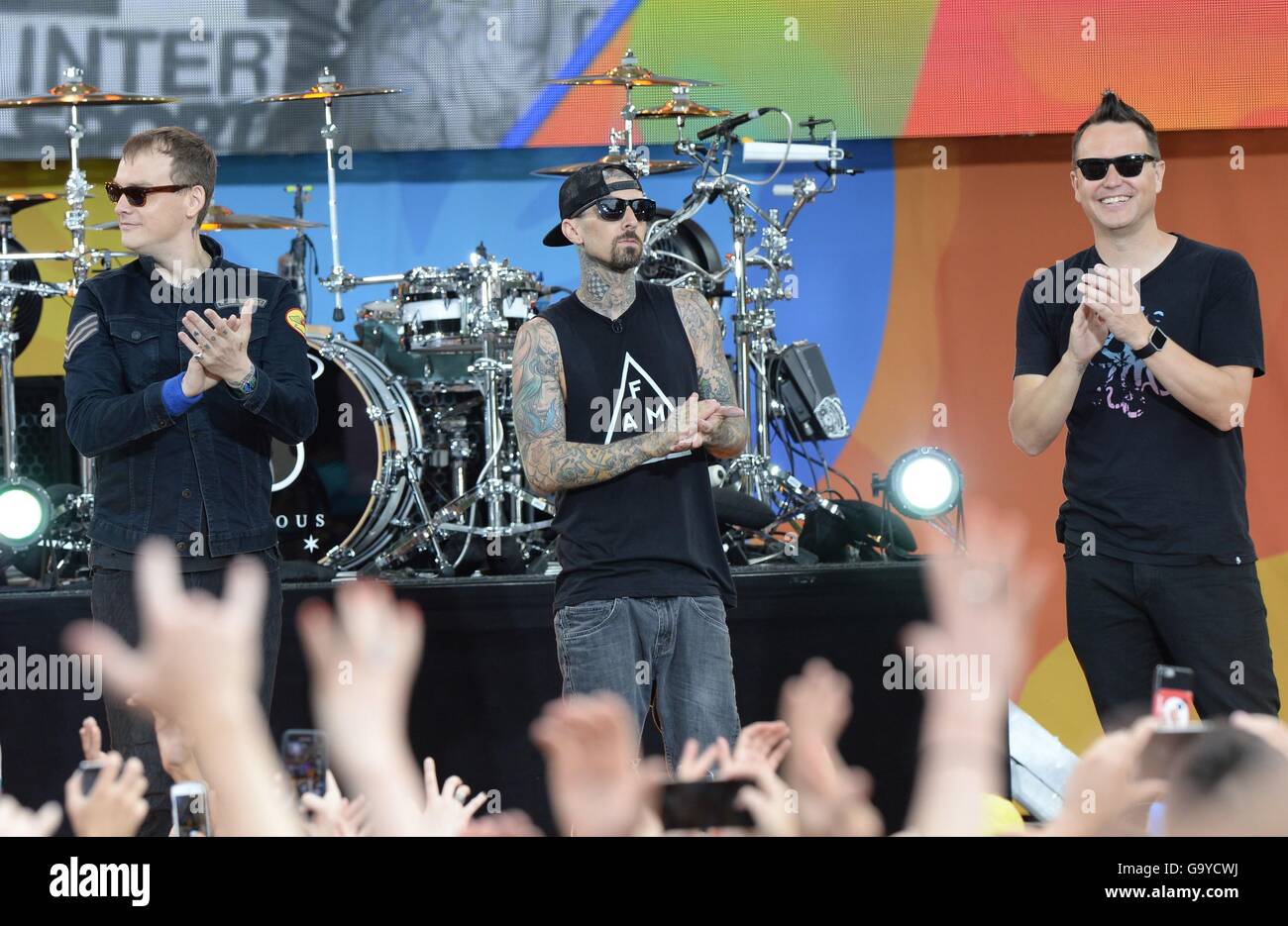 New York, NY, USA. 1er juillet 2016. Matt Skiba, Travis Barker, Mark Hoppus, Blink 182 sur scène pour Good Morning America (GMA) Série de concerts d'été avec Blink 182, Rumsey Playfield dans Central Park, New York, NY Le 1 juillet 2016. Credit : Kristin Callahan/Everett Collection/Alamy Live News Banque D'Images