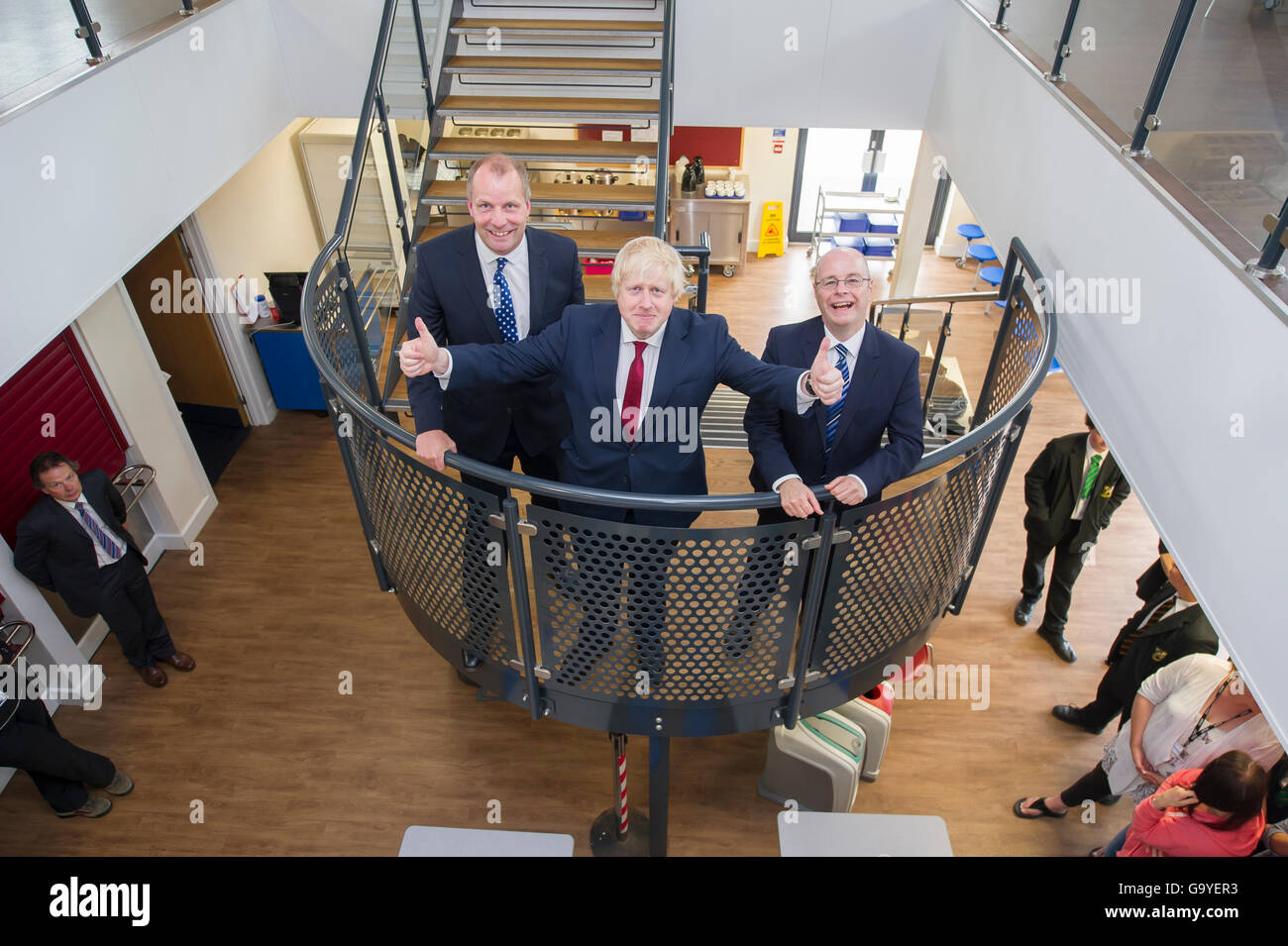 Le Premier ministre Boris Johnson lors d'une visite à l'école de Chumleigh à Devon lorsqu'il était secrétaire d'État. Banque D'Images