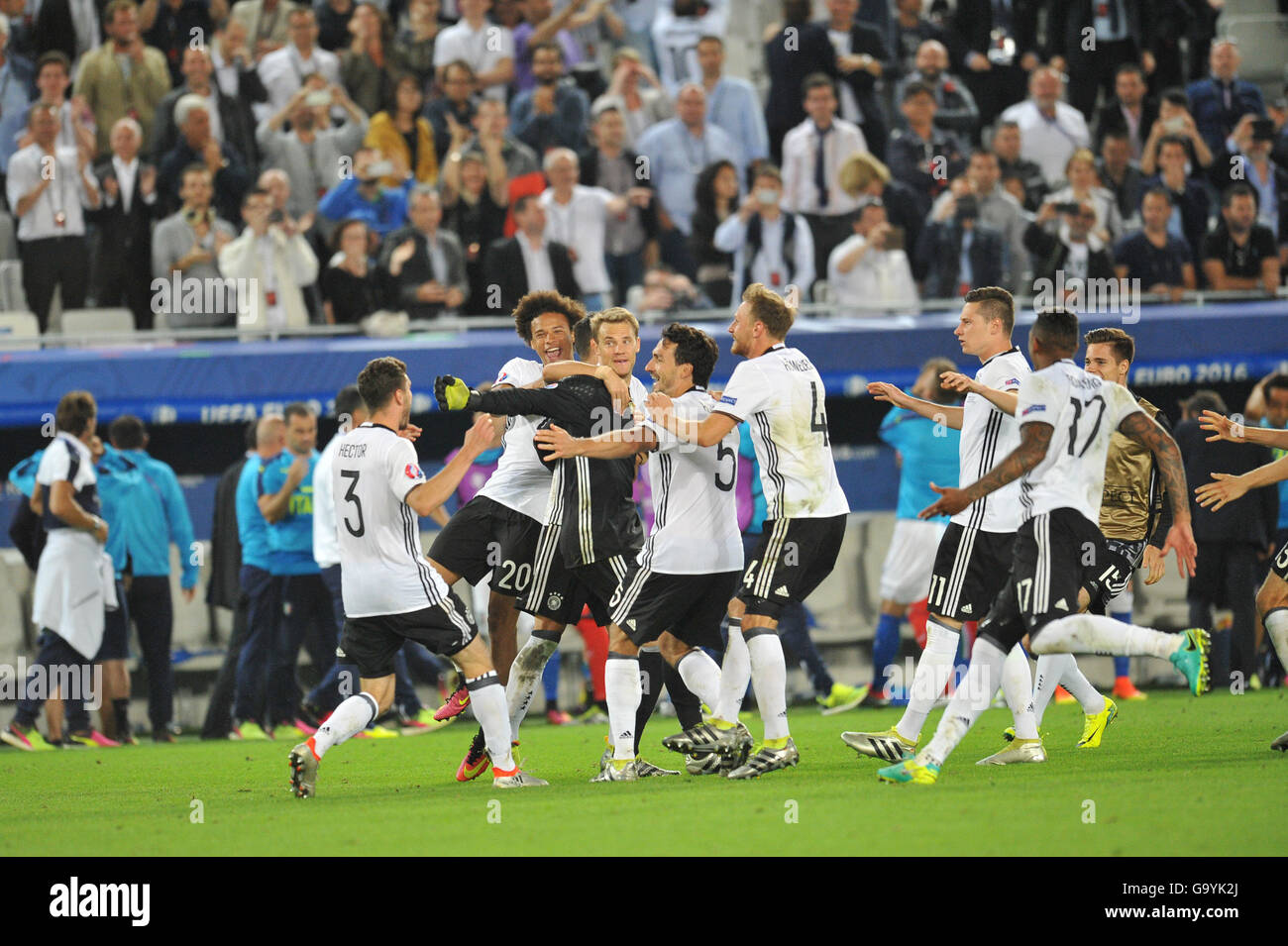 Bordeaux, France. 07 juillet, 2016. L'UEFA EURO 2016 football match de quart de finale entre l'Allemagne et l'Italie au stade de Bordeaux à Bordeaux, France, 02 juillet 2016. Allemagne célébrer comme ils gagner sur penalty shoot-out et aller à la ronde demi-finale à jouer France © Plus Sport Action/Alamy Live News Banque D'Images