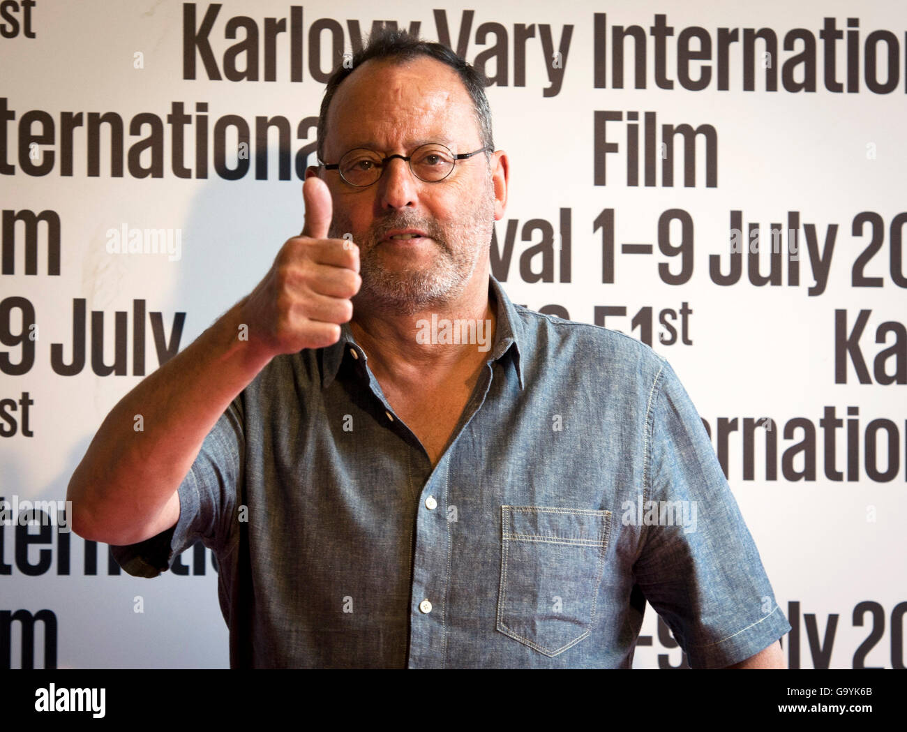 L'acteur français Jean Reno assiste à une conférence de presse au 51e Festival International du Film de Karlovy Vary à Karlovy Vary, République tchèque, le 4 juillet 2016. (Photo/CTK Katerina Sulova) Banque D'Images