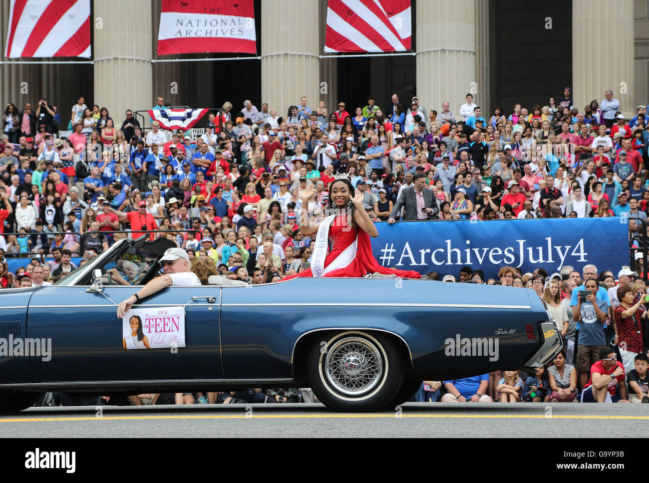 Washington, DC, USA. 4 juillet, 2016. Miss Teen exceptionnel du DC prend part à l'indépendance Day Parade à Washington, DC, la capitale des États-Unis, le 4 juillet 2016. Les États-Unis a célébré son 240e jour de l'indépendance lundi. Credit : Xin Wen/Xinhua/Alamy Live News Banque D'Images