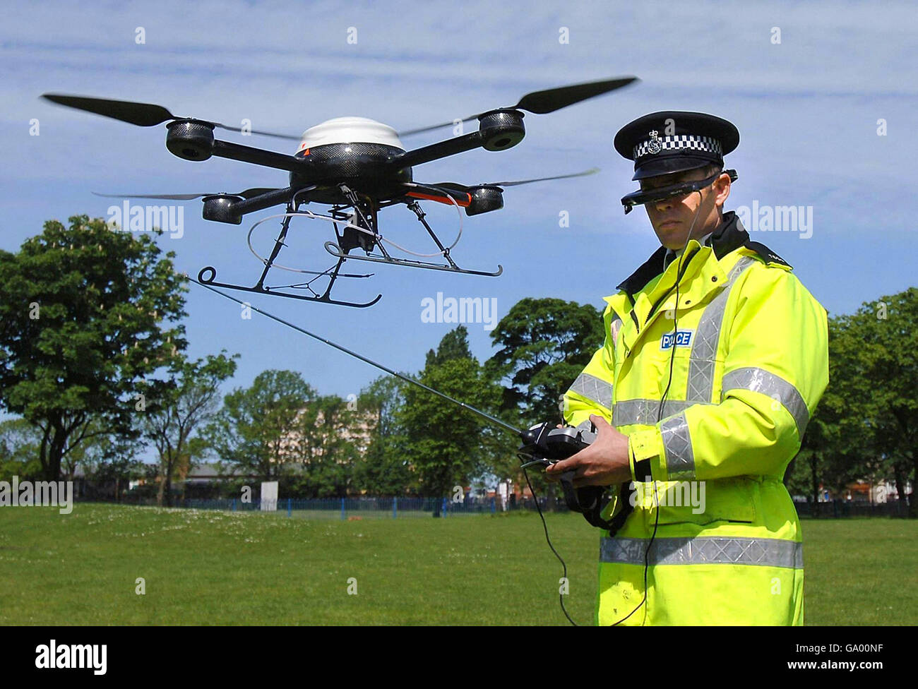 Drone de surveillance aérienne de la police Photo Stock - Alamy
