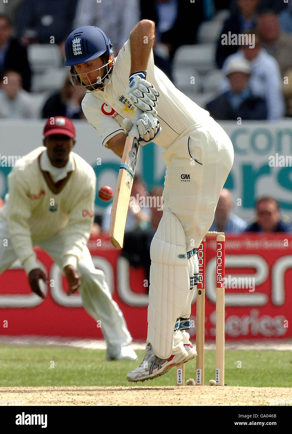 Cricket - npower second Test - Angleterre / Antilles - Premier jour - Headingley.Le capitaine d'Angleterre Michael Vaughan en action pendant la première journée du deuxième match de npower Test au terrain de cricket de Headingley, à Leeds. Banque D'Images