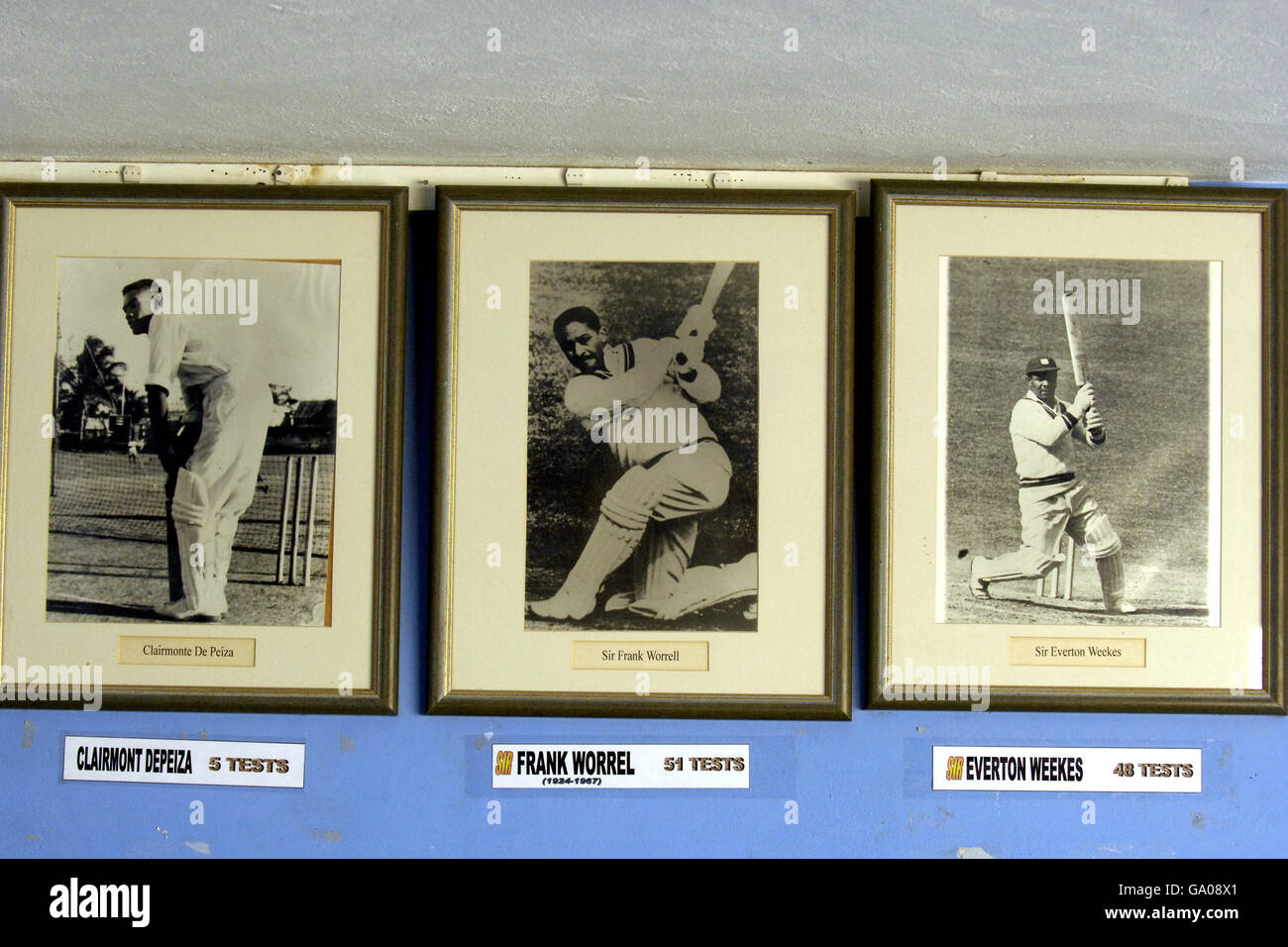 Cricket - coupe du monde de cricket de l'ICC 2007 - Barbade.Photos d'anciens joueurs de cricket des Antilles sur le mur du club sportif Empire Banque D'Images