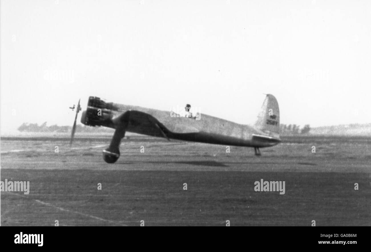 Cette image de la collection Ray Wagner montre un avion historique en ...