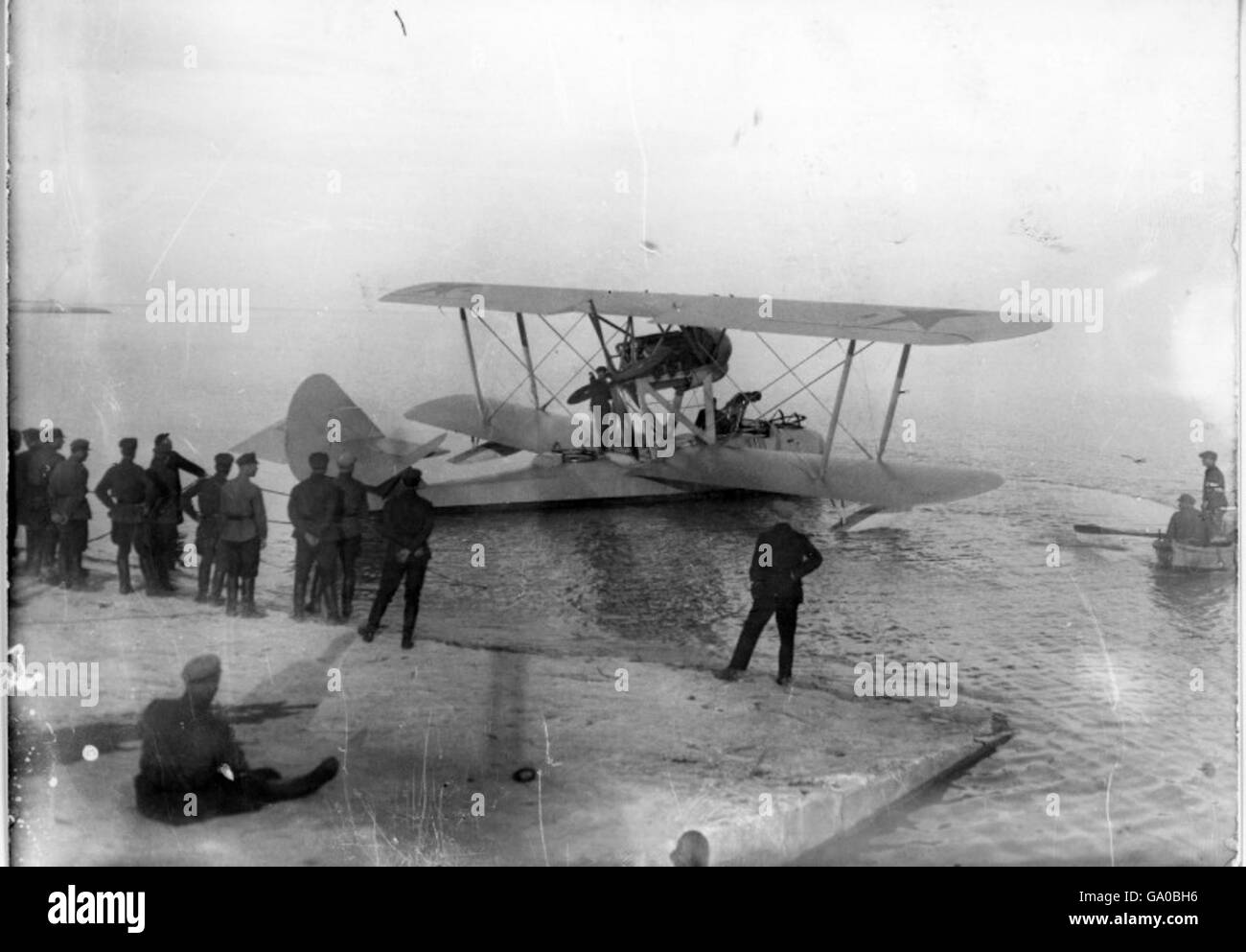 Cette image de la collection Ray Wagner montre un avion militaire en ...