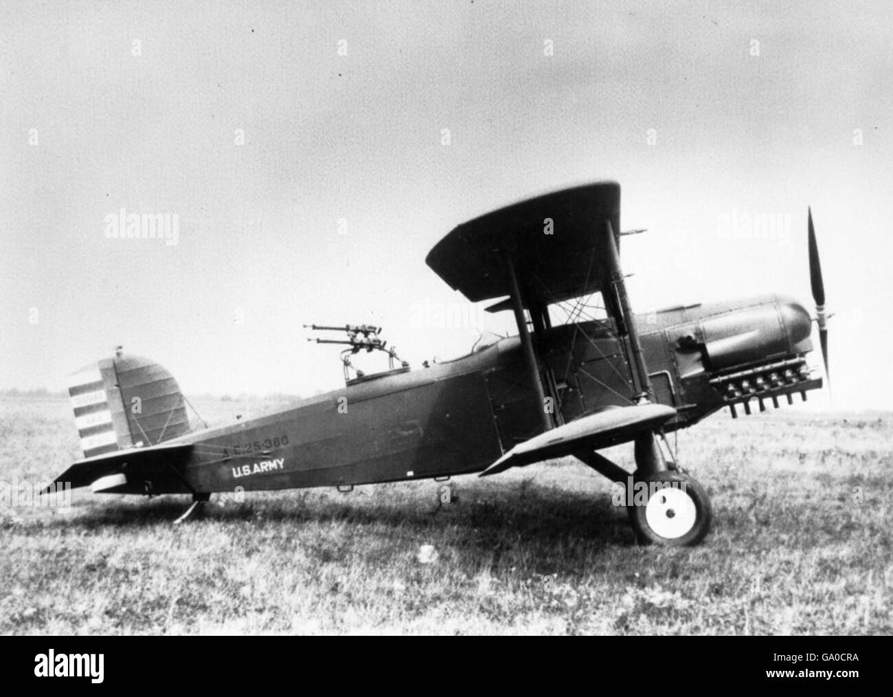 Lockheed Martin C-130 Hercules 62-1842 de la 146e escadre de transport aérien en vol, photographié le 2 mai 1989. Image de la collection Ray Wagner au musée de l'Air et de l'espace de San Diego. Banque D'Images