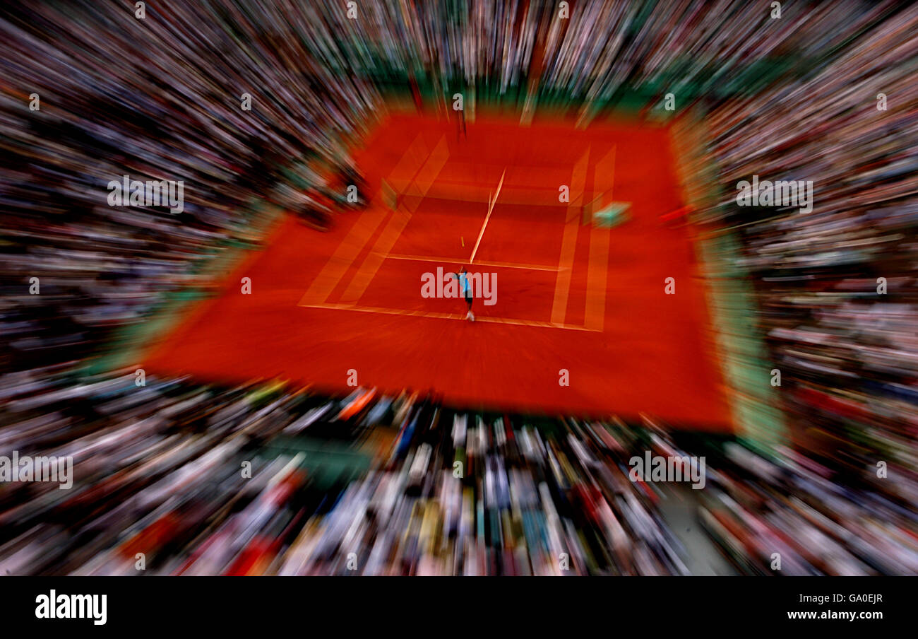 Tennis - 2007 French Open - dixième jour - Roland Garros.Roger Federer affronte Tommy Robredo lors des quarts de finale de la coupe des hommes à l'Open de France Banque D'Images