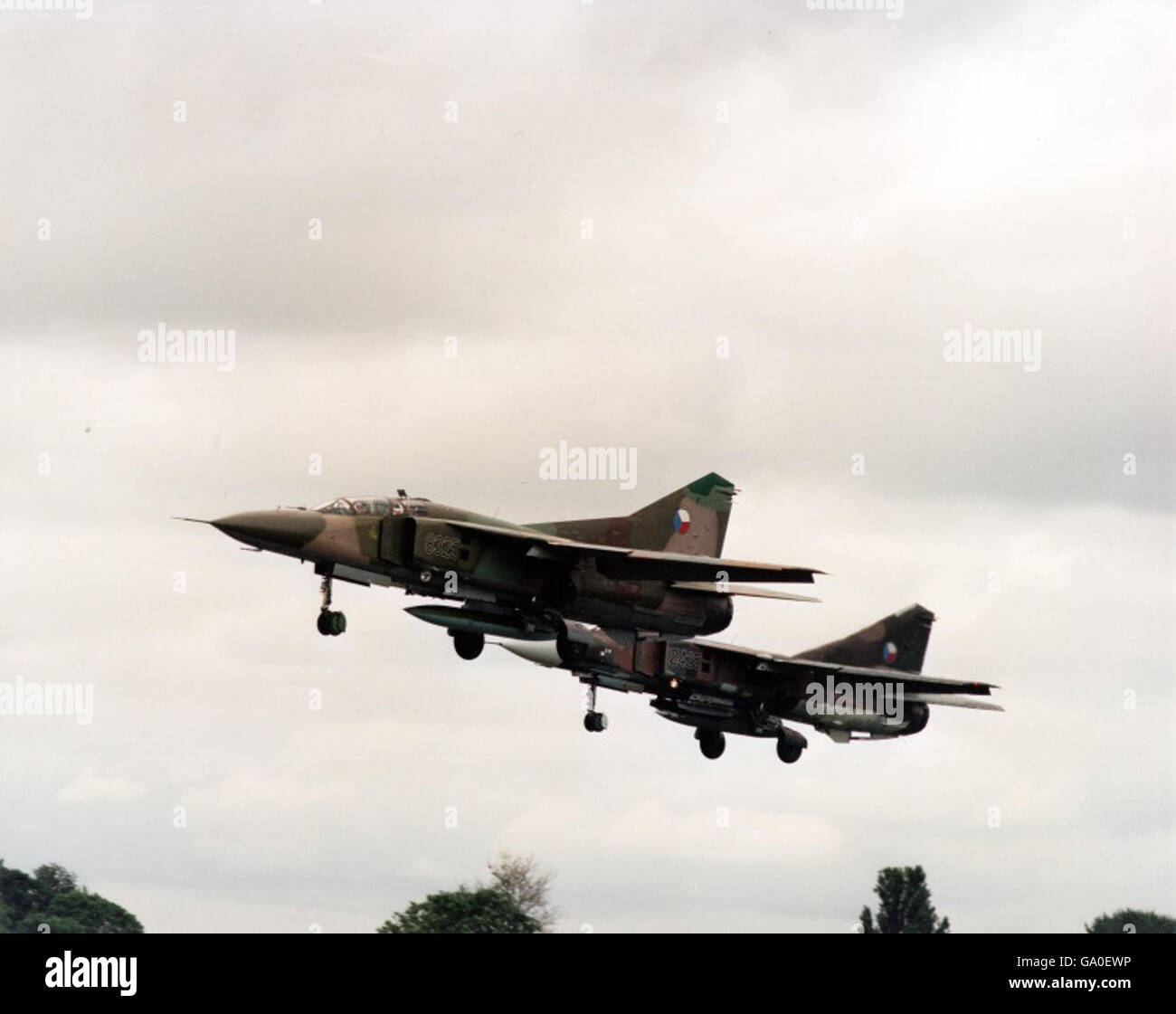 Le Lockheed C-130 Hercules, un avion de transport militaire, montré en vol. Cette image de la collection René Francillon met en évidence les capacités et la polyvalence de l'avion. Banque D'Images