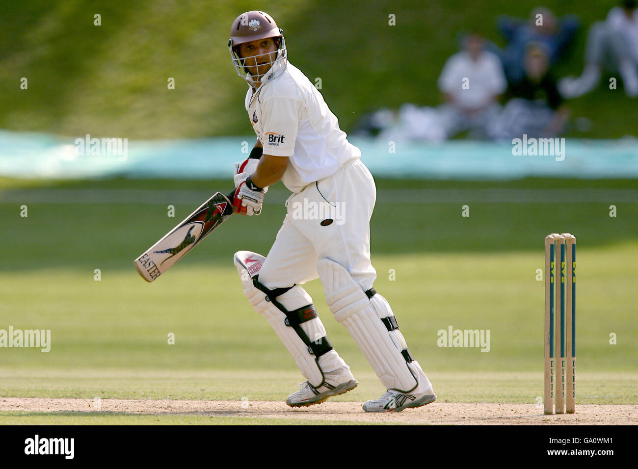 Cricket - Liverpool Victoria County Championship - Division 1 - Surrey c. Kent - Whitgift School. Mark Butcher de Surrey en action Banque D'Images