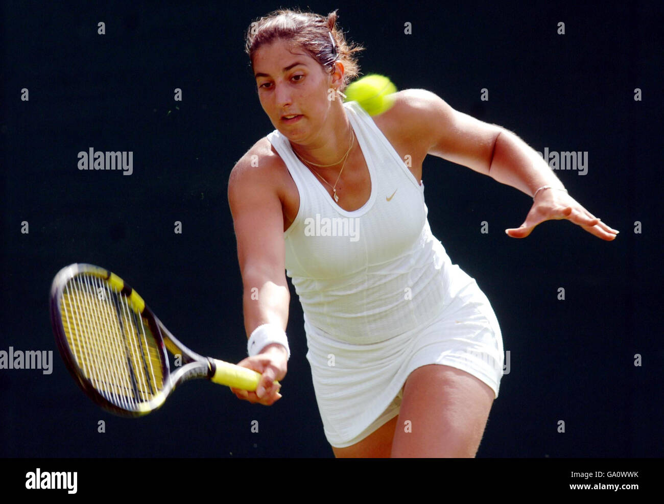 Anne Keothavong de Briton en action contre Natasha Khan lors du tournoi Surbiton Trophy au Surbiton Racket Fitness Club, Surrey. Banque D'Images