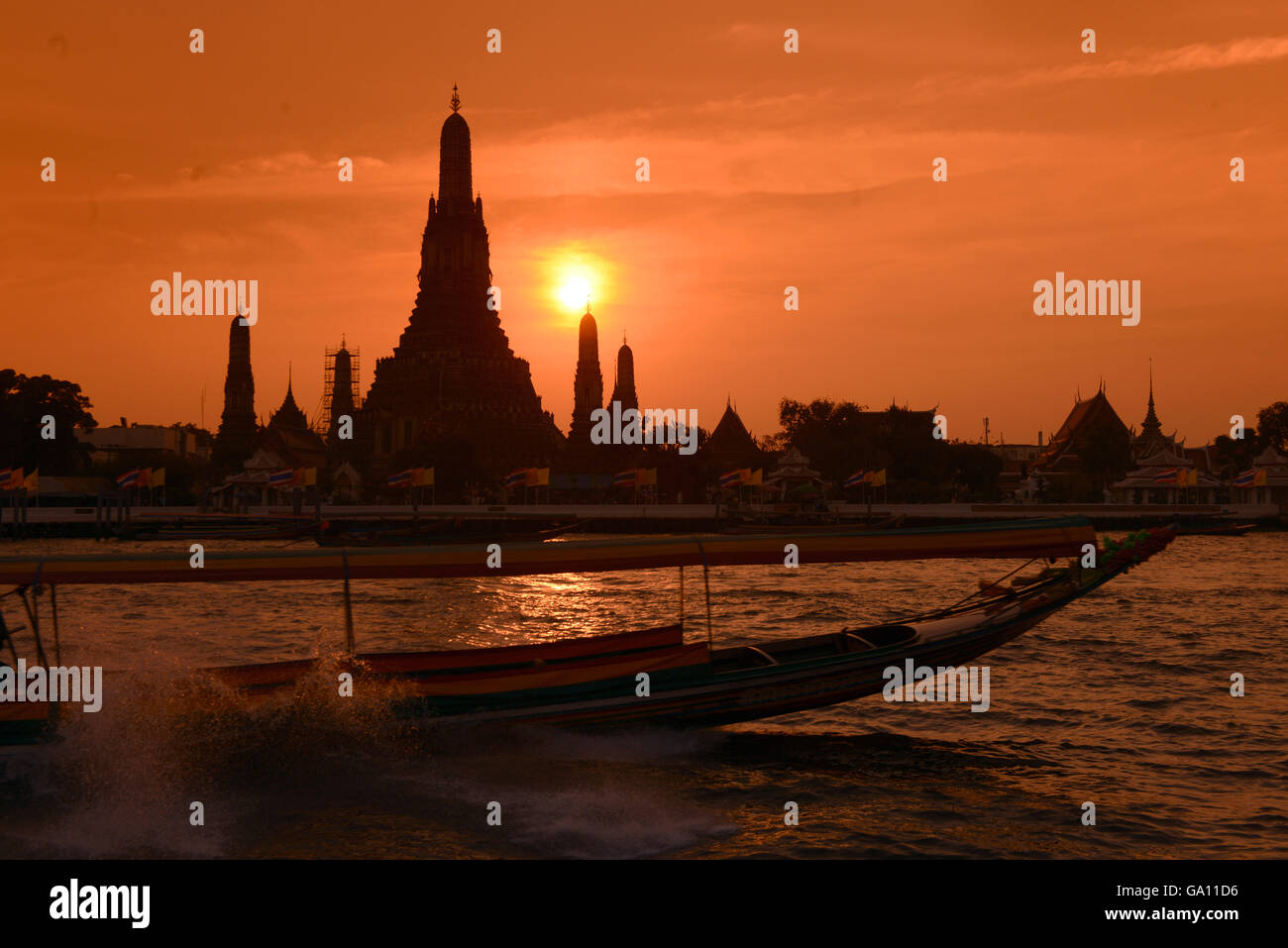 Le Wat Arun à la Mae Nam Chao Phraya, dans la ville de Bangkok en Thaïlande en Southeastasia. Banque D'Images