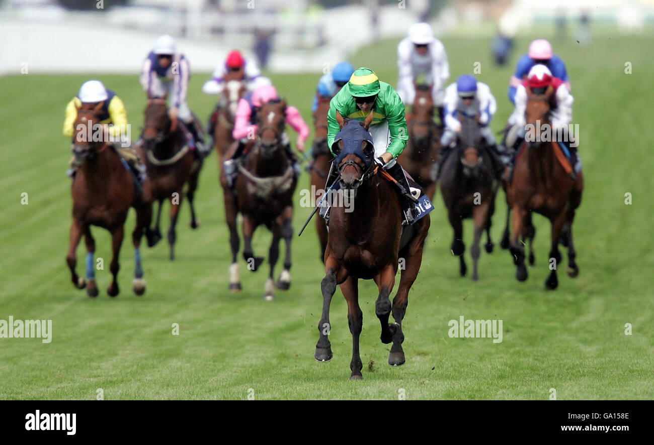 Royal Oath, monté par Jimmy Fortune, remporte la coupe Royale de chasse à l'hippodrome d'Ascot. Banque D'Images