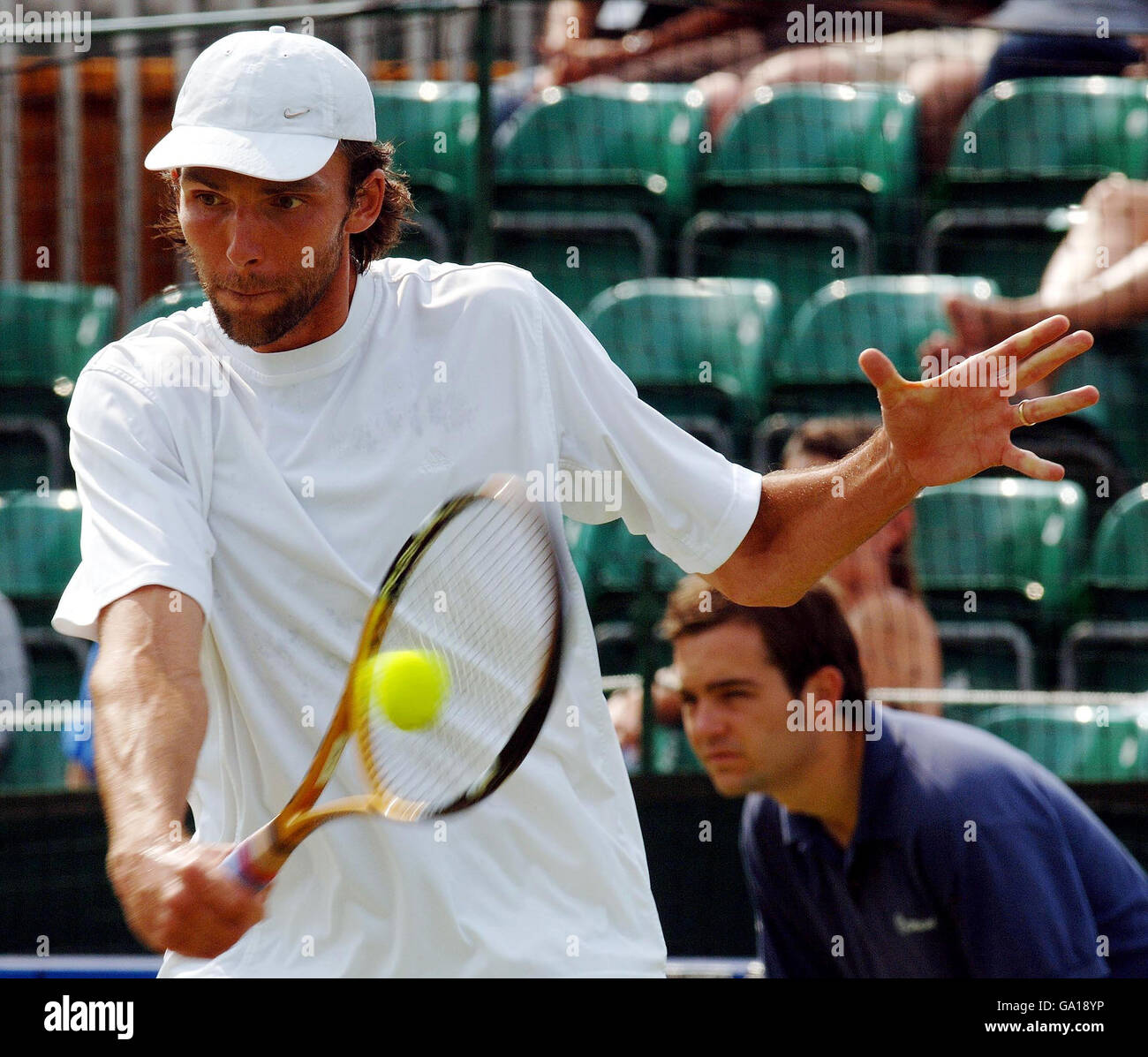 Ivo Karlovic en Croatie en action lors de la finale masculine du Trophée Surbiton au Club de remise en forme et de racket de Surbiton, Surrey. Banque D'Images