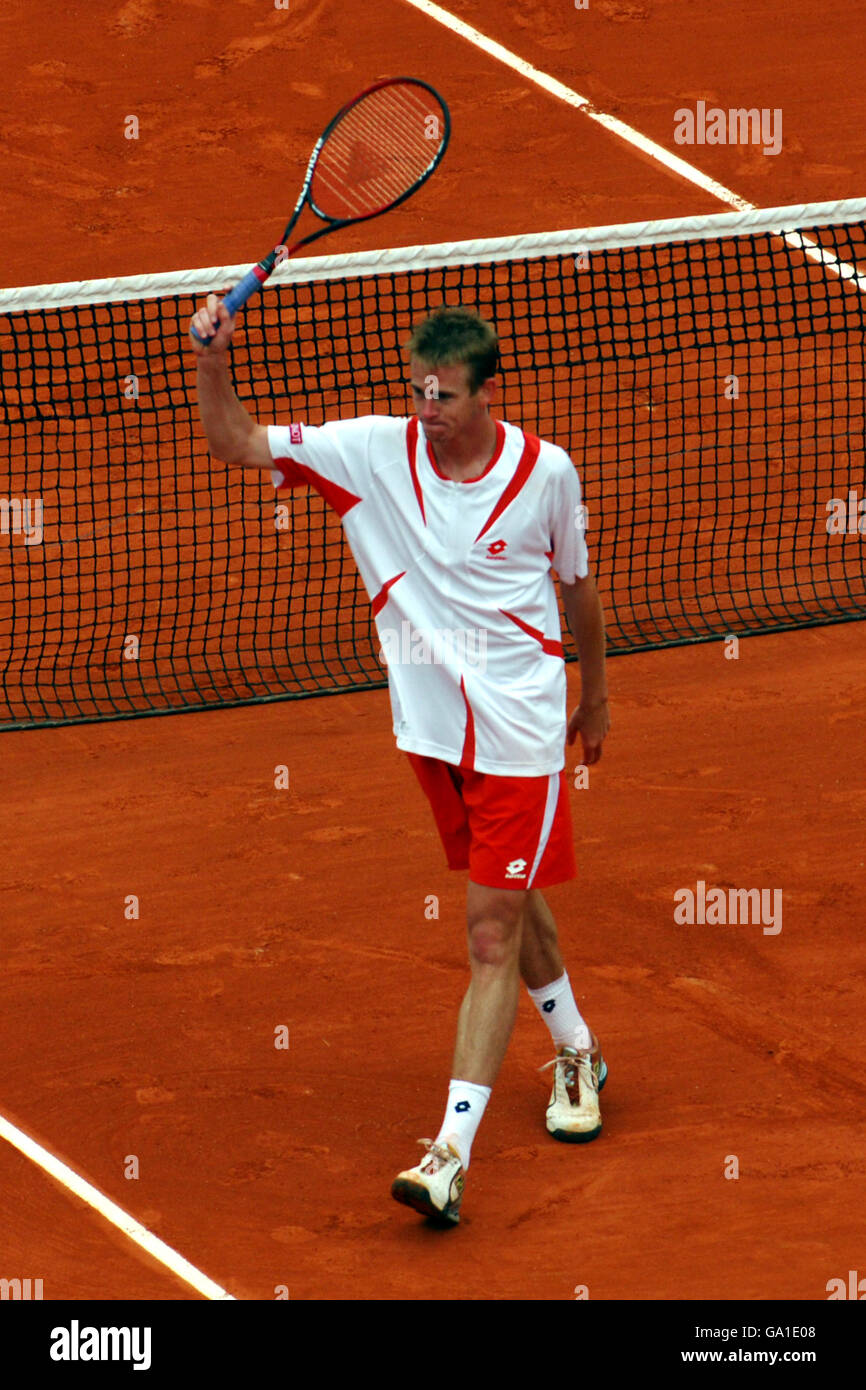 Tennis - 2007 French Open - quatrième jour - Roland Garros.Kristof Vliegen en Belgique célèbre sa victoire contre Richard Gasquet en France Banque D'Images