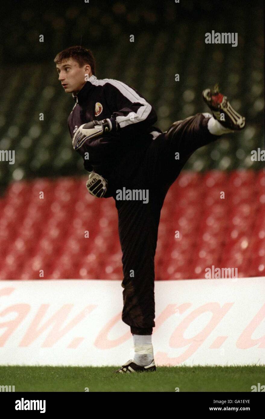 Football - qualification de la coupe du monde 2002 - Groupe 5 - pays de Galles / Bélarus.Vasily Khoumutovsky, gardien de but de la Biélorussie Banque D'Images