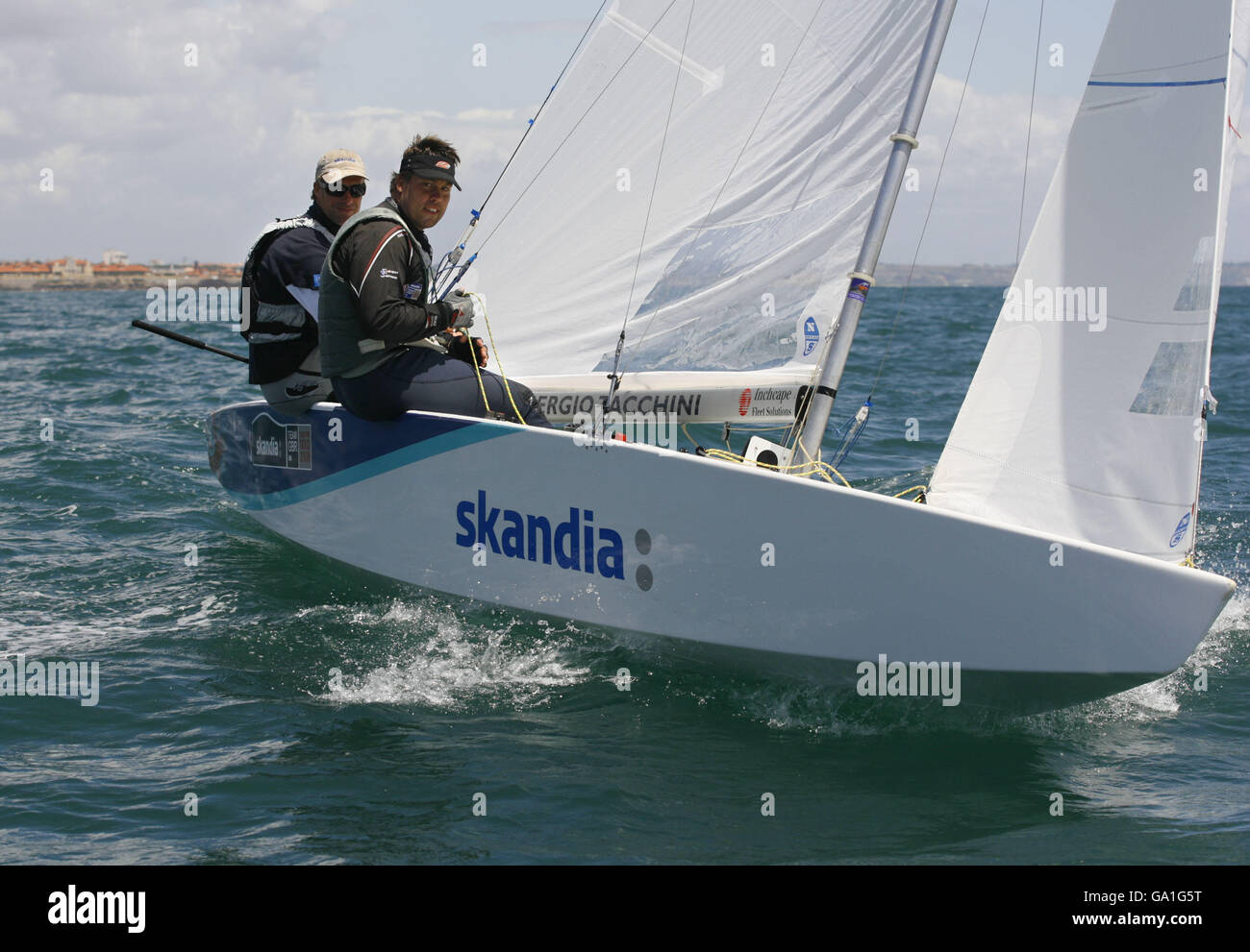 L'équipe olympique britannique de voile a des espoirs dans la classe Star Iain Percy (à gauche) et Andrew 'Bart' Simpson en action à Cascais, au Portugal, où ils sont sur le point de participer aux Championnats du monde de voile de la FIAS. Banque D'Images