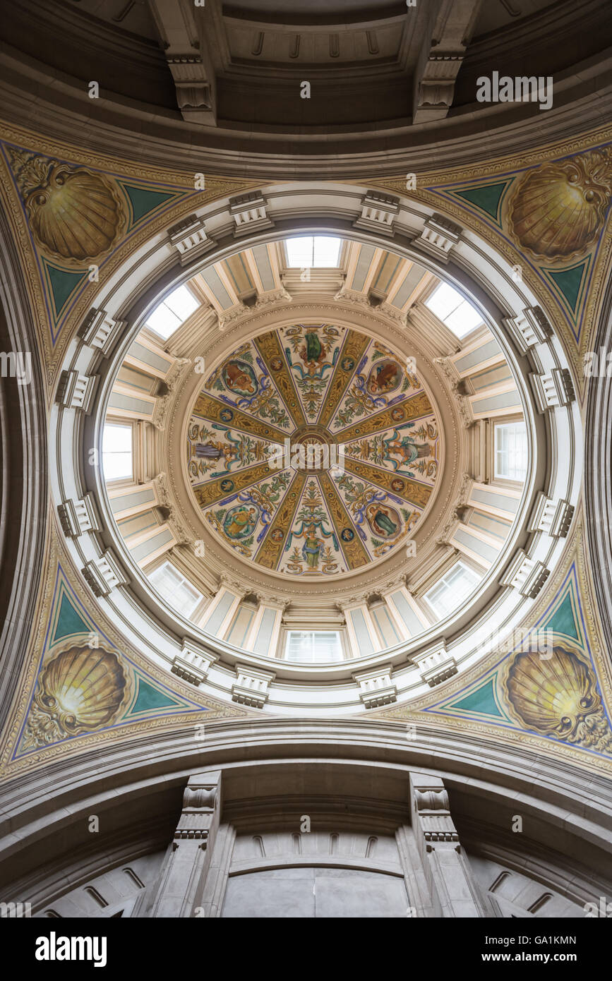 Intérieur du Musée National d'Art de Catalogne, Barcelone. La Salle ovale Banque D'Images