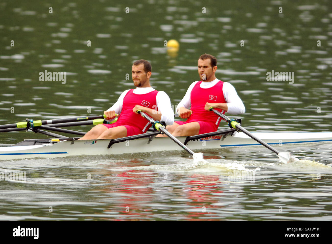 Saim Kaya (à droite) et Sami Kaya se disputent dans les Sami's Double Sculls - Repechage 1 lors de l'événement 6 de la coupe du monde d'aviron à Bosbaan, pays-Bas. Banque D'Images