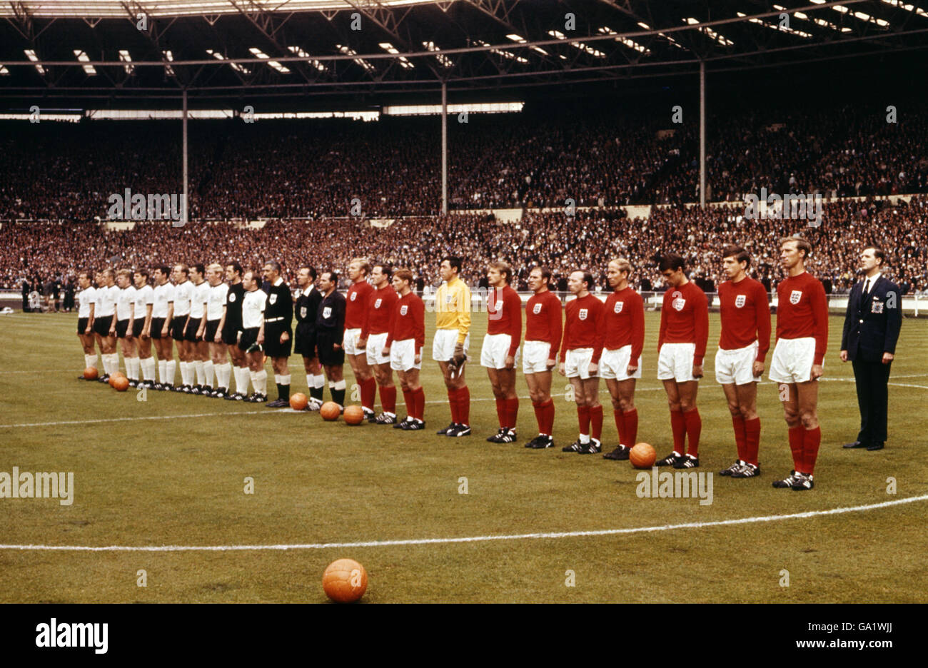 L Angleterre V L Allemagne De L Ouest 1966 Finale De Coupe Du Monde Stade De Wembley Photo Stock Alamy