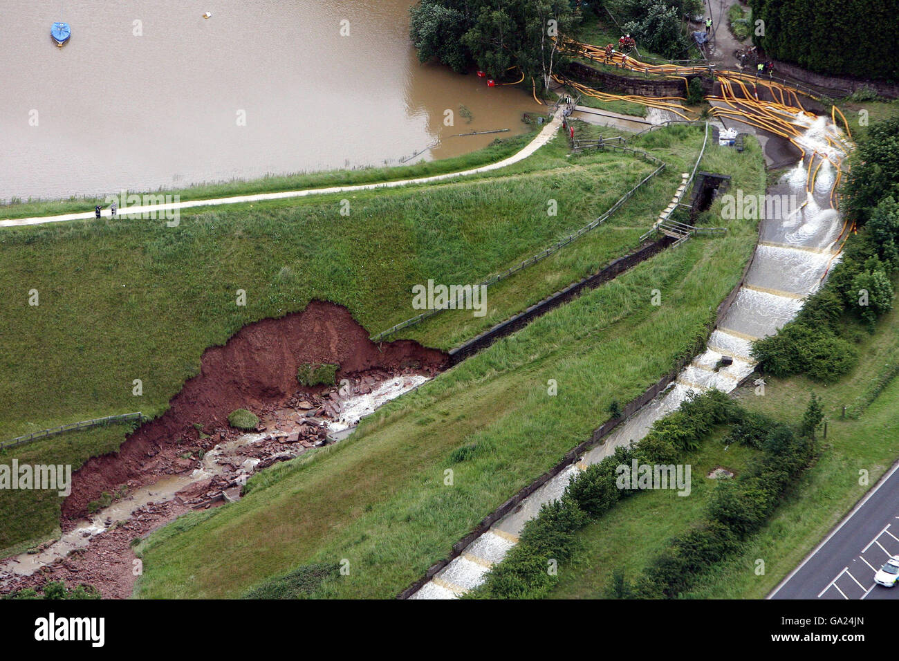 Des inondations frappent la Grande-Bretagne.Vue aérienne du réservoir d'Ulley après deux jours de forte pluie qui ont causé des inondations dans le Yorkshire. Banque D'Images