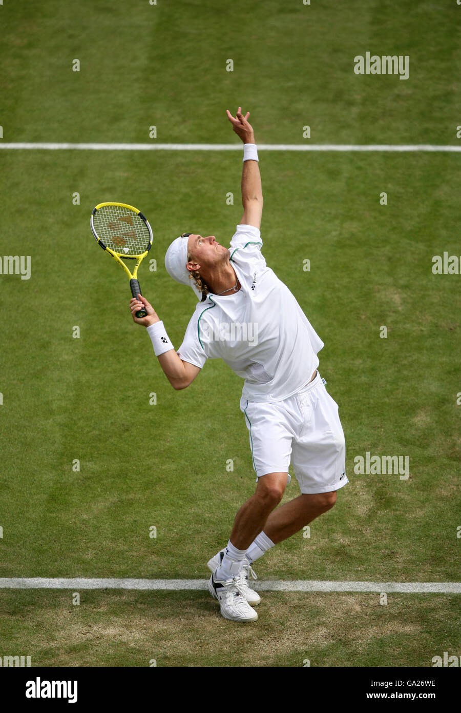 Tennis - Championnat de Wimbledon 2007 - quatrième jour - All England Club. Lleyton Hewitt en action contre Simone Bolelli Banque D'Images