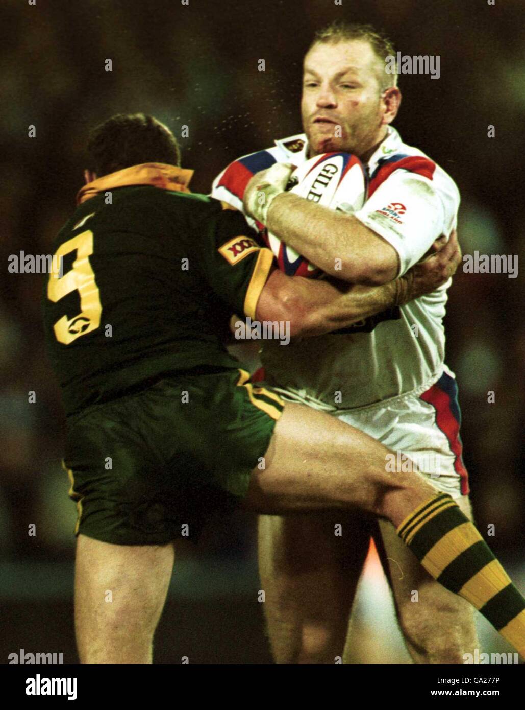 Rugby League - Ashes Series - 1er Test - Grande-Bretagne / Australie.Terry O'Connor, en Grande-Bretagne, s'enfile dans Jason Stevens, en Australie Banque D'Images