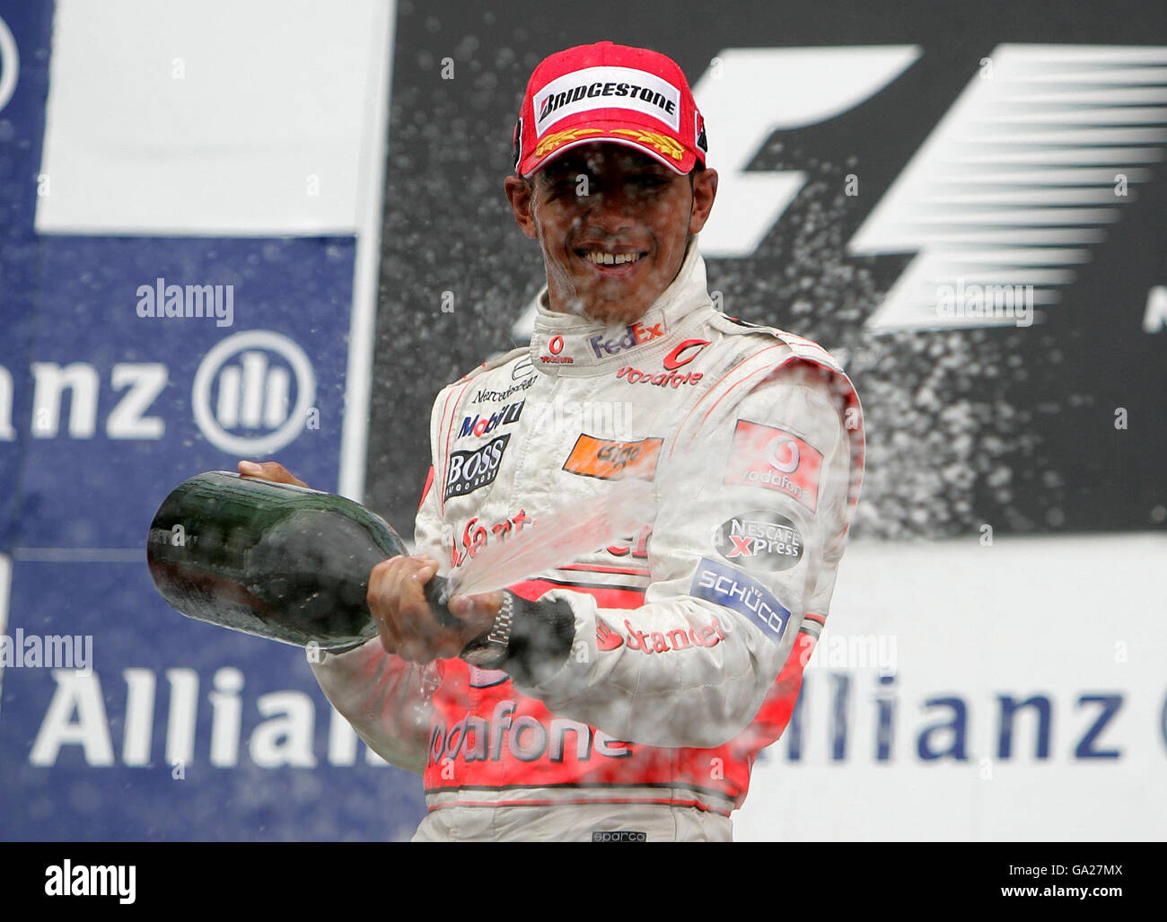Lewis Hemilton fête sa troisième place au Grand Prix de France à Magny cours, Nevers, France. Banque D'Images