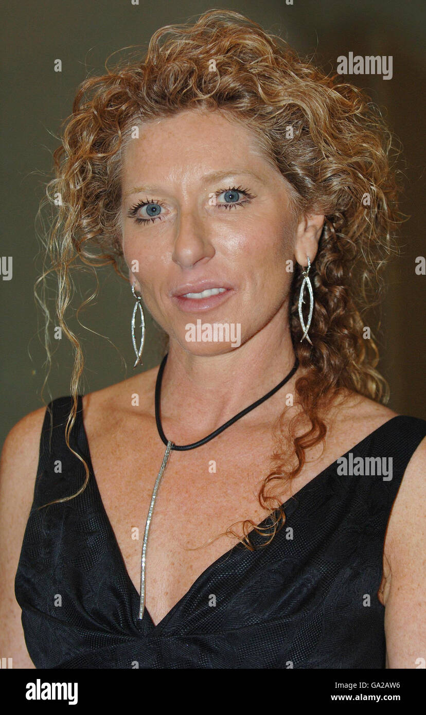 Kelly Hoppen, décoratrice d'intérieur, aux European Women of Achievement Awards 2007 qui se tiennent à la Grosvenor House à Londres. Elle a ensuite reçu le prix Entrepreneur. Banque D'Images