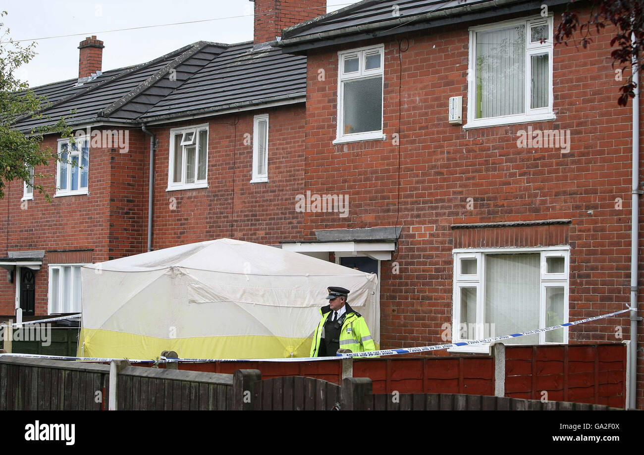 La maison à Fallowfield, Manchester où trois corps ont été trouvés. Banque D'Images