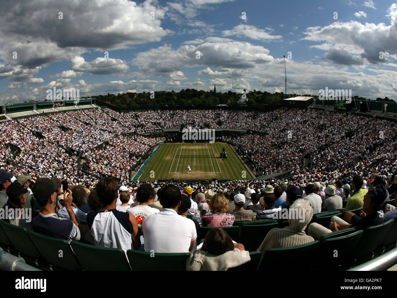 Tennis - Championnat de Wimbledon 2007 - jour treize - All England Club. Une vue générale de Center court pendant la finale de la mens Banque D'Images