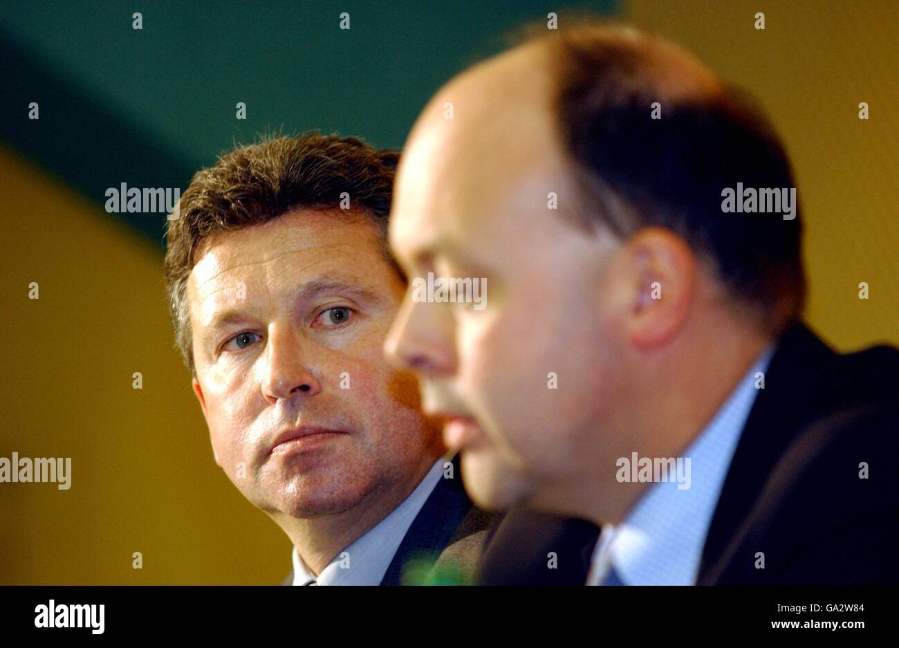 Football - rencontre des présidents de la Ligue de football - City Ground - Nottingham.Keith Harris, président de la ligue de football avec David Burns, directeur général de la ligue de football Banque D'Images