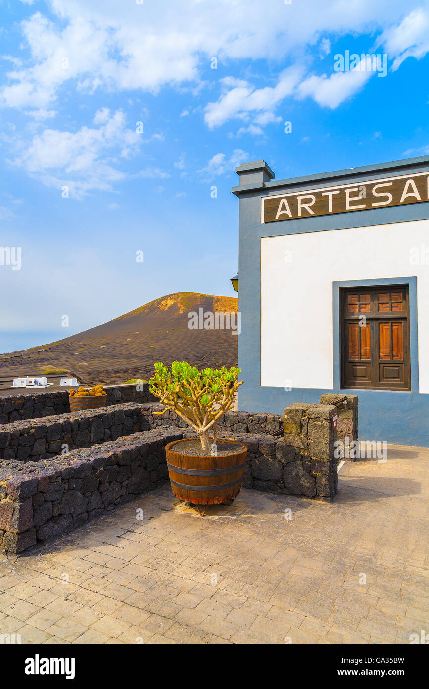 LA GERIA, LANZAROTE ISLAND - Jan 11, 2015 : terrasse d'établissement vinicole de La Geria, Lanzarote, îles Canaries, Espagne. Banque D'Images