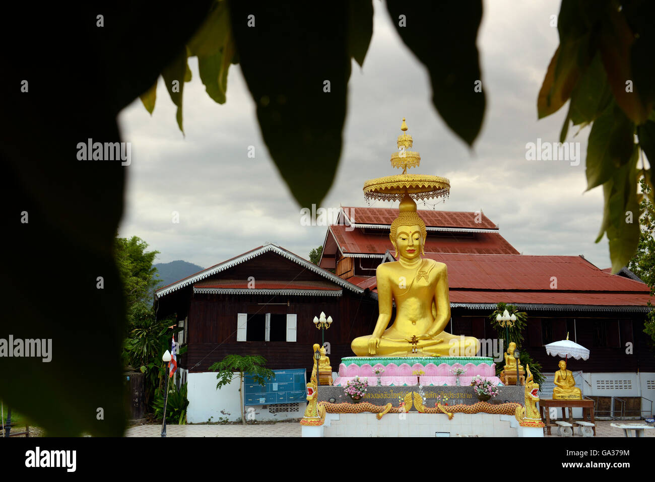 Un temple dans le village de Pai dans le nord provinz de Mae Hong Son, dans le nord de la Thaïlande en Southeastasia. Banque D'Images