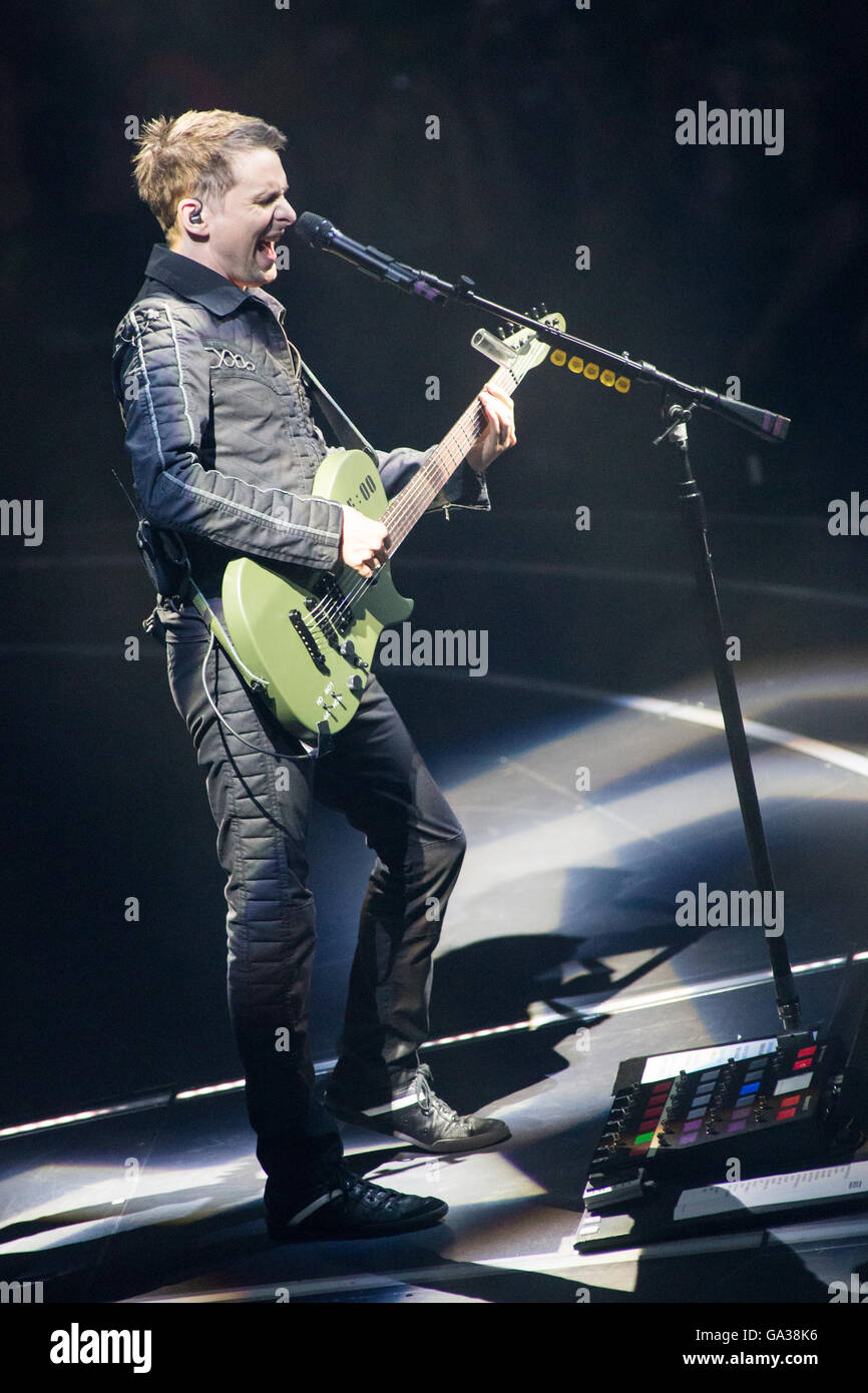 Milan Assago Italie. 14 mai 2016. Le groupe de rock anglais MUSE exécute  live au Mediolanum Forum pendant la 'Drones World Tour' Photo Stock - Alamy