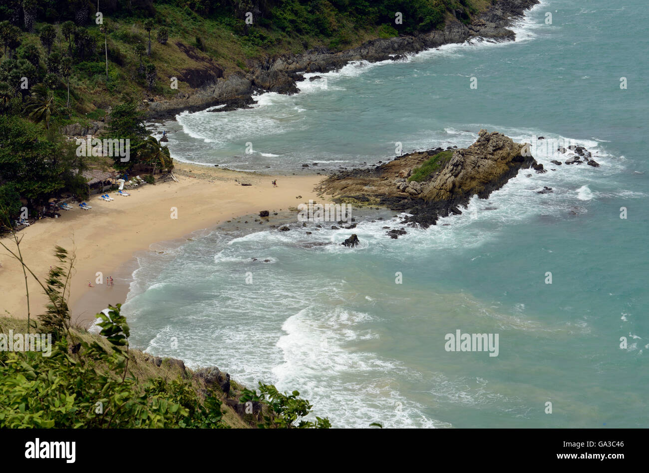 La Hat Nai Harn Beach dans le sud de l'île de Phuket dans le sud de la Thaïlande en Southeastasia. Banque D'Images