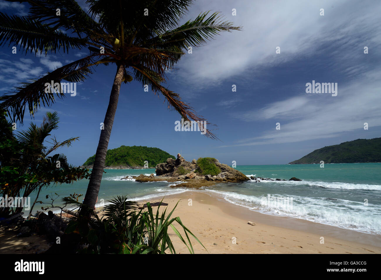 La Hat Nai Harn Beach près de Rawai dans le sud de l'île de Phuket dans le sud de la Thaïlande en Southeastasia. Banque D'Images