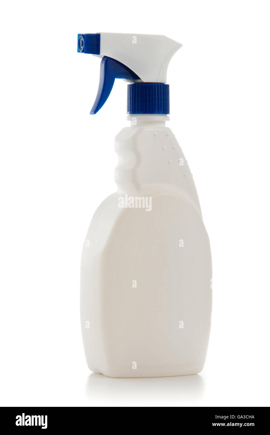 Flacon Spray de nettoyage isolé sur fond blanc Banque D'Images