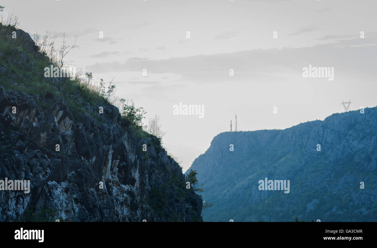 Hill vs Mountain Banque D'Images