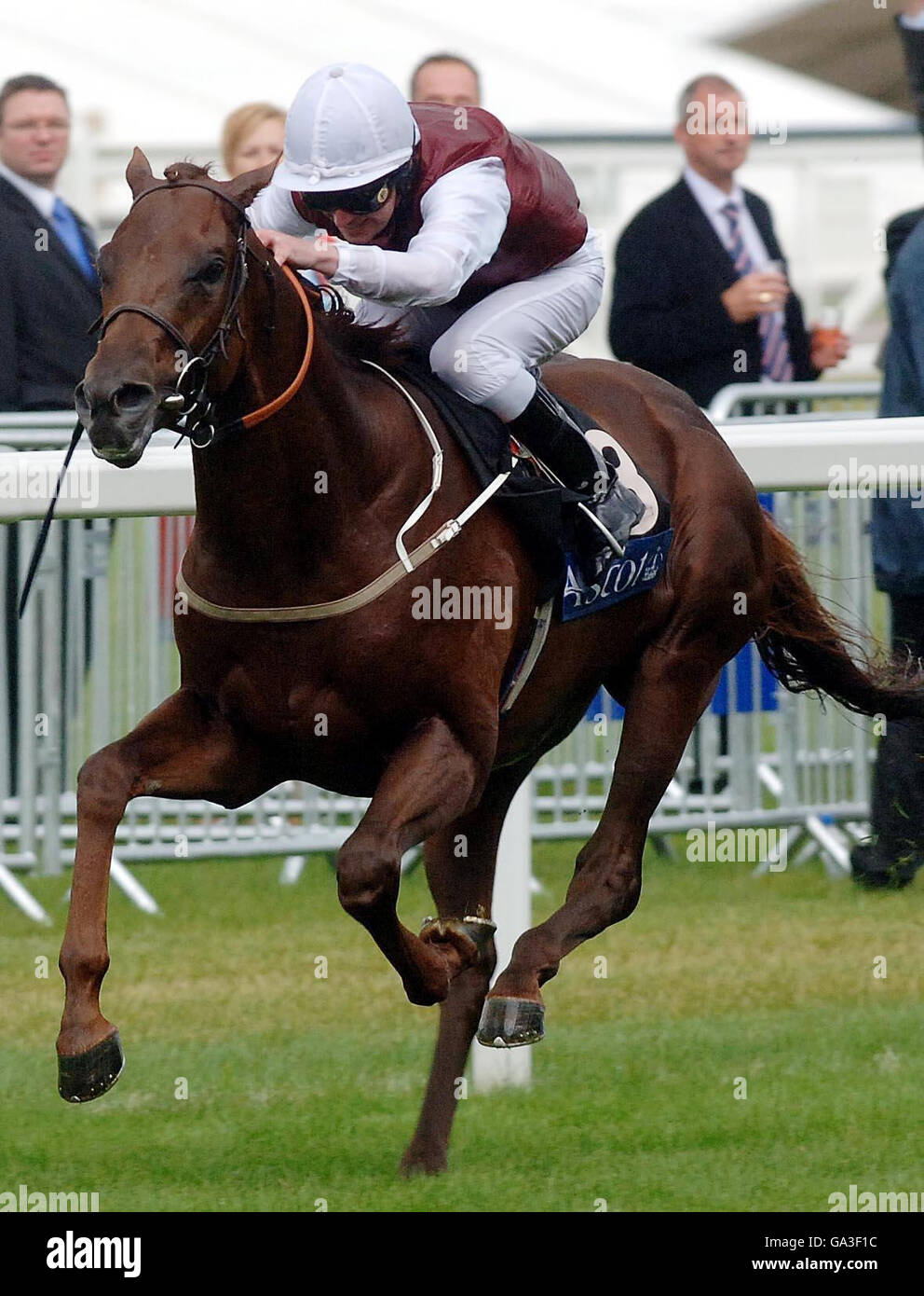 Courses hippiques - Réunion Royal Ascot 2007 - quatrième jour - Hippodrome d'Ascot.Boscobel, monté par Joe Fanning, remporte les enjeux du roi Edward VII à l'hippodrome d'Ascot. Banque D'Images