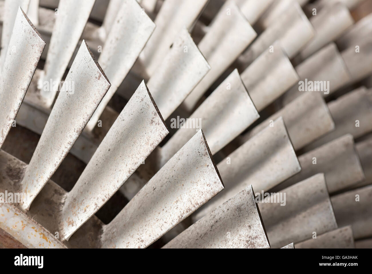 Metal Industriel turbine dans une ancienne usine Banque D'Images