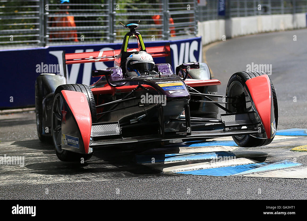 La course de l'équipe Virgin DS Sam Bird, lors de la ronde 9 du Championnat FIA de Formule E à Battersea Park, Londres. Banque D'Images