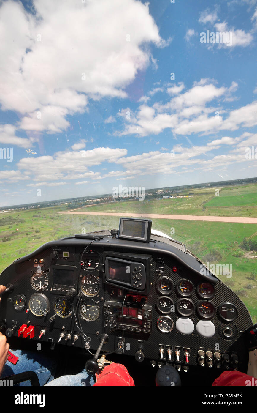 Deux pilotes aux commandes d'un petit avion léger privé Banque D'Images