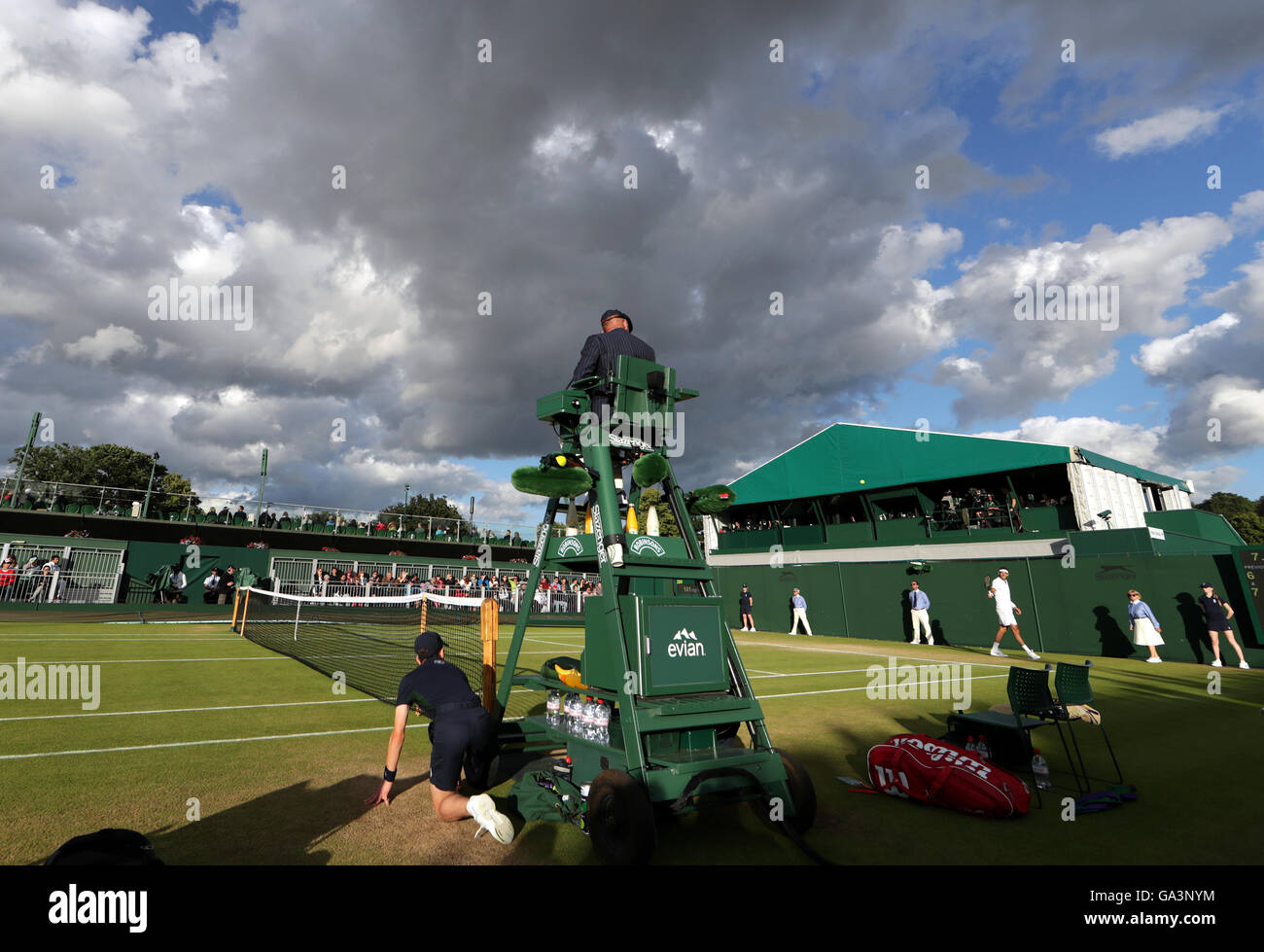 Vue générale de Juan Martin Del Potro en action sur le court douze le sixième jour des Championnats de Wimbledon au All England Lawn tennis and Croquet Club, Wimbledon. APPUYEZ SUR ASSOCIATION photo. Date de la photo: Samedi 2 juillet 2016. Voir PA Story TENNIS Wimbledon. Le crédit photo devrait se lire comme suit : Adam Davy/PA Wire. Banque D'Images