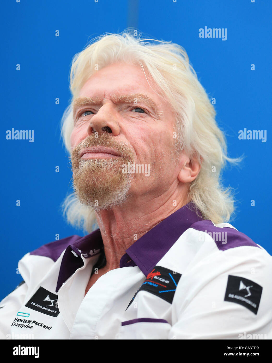 Sir Richard Branson aborde le sommet de l'Innovation lors de la ronde 9 du Championnat FIA de Formule E à Battersea Park, Londres. Banque D'Images