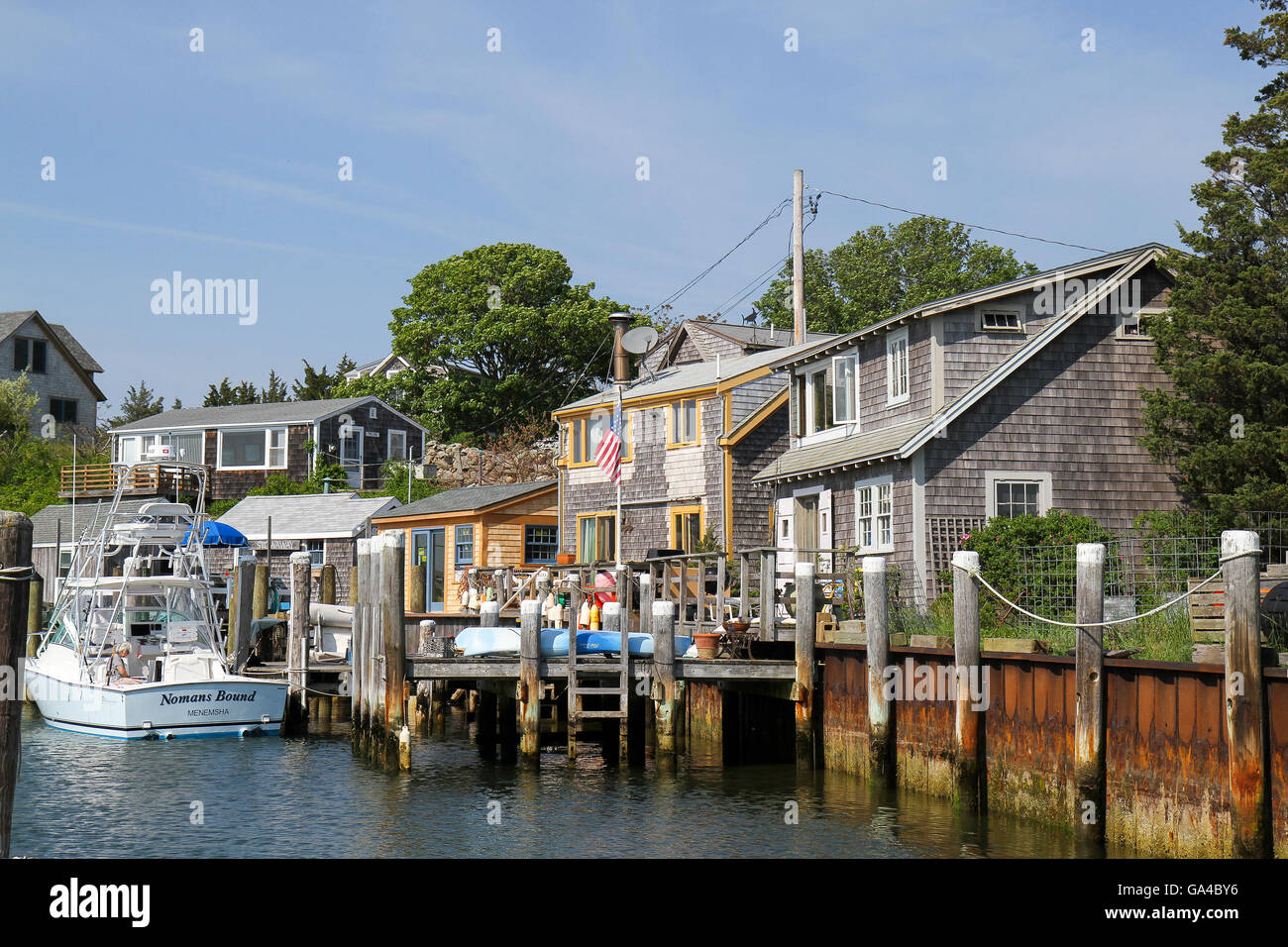 Sur l'eau dans le village de pêcheurs de Menemsha, Martha's Vineyard, Massachusetts Banque D'Images