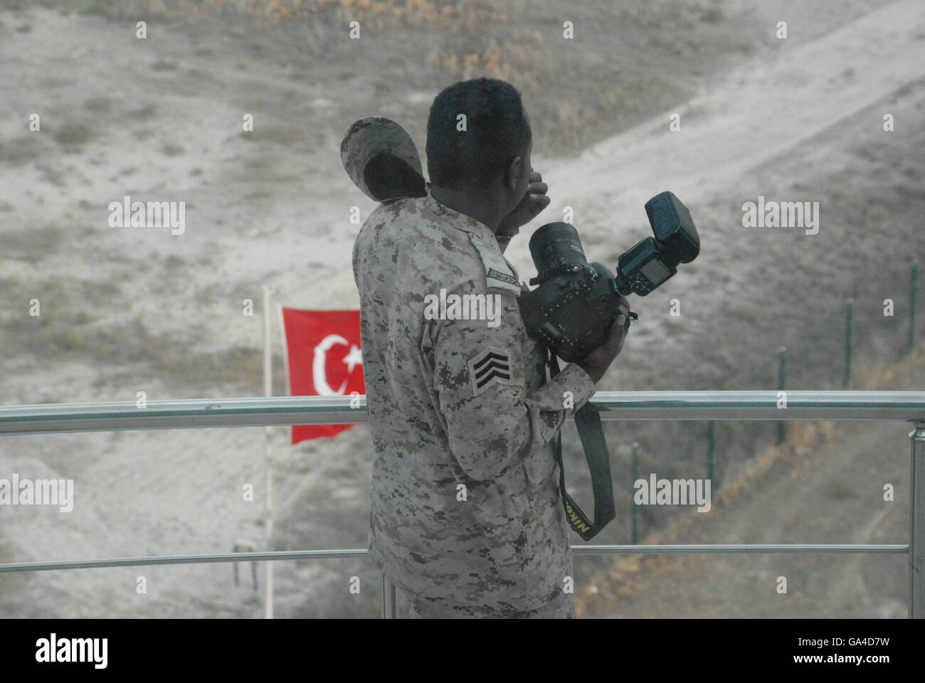 Photographe militaire à la base aérienne de Konya pendant l'isik 2016 Exercice de recherche et sauvetage de combat Banque D'Images