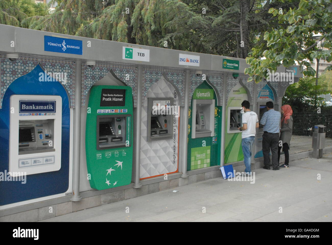 Des guichets automatiques (ATM) à Konya Banque D'Images