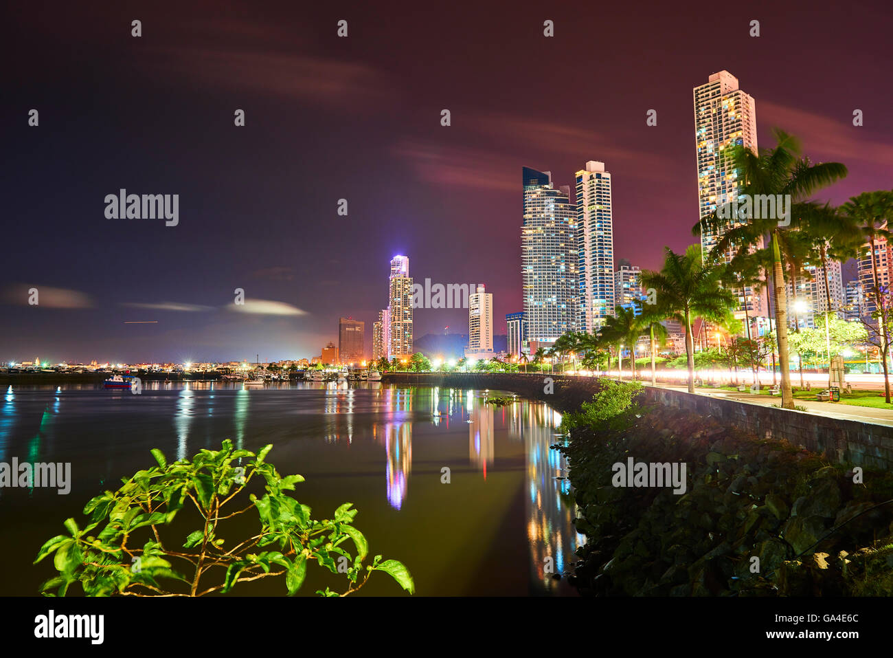 Cinta Costera, Panama City at Night, République de Panama, Amérique Centrale Banque D'Images